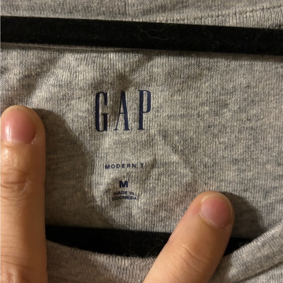 Grey GAP Modern Tee - Picture 2 of 3